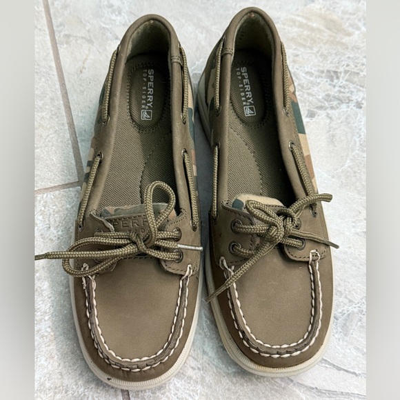 Sperry Shoes - Sperry Khaki and Camo Lace-Tie Women’s Boat Shoes Size 6.5